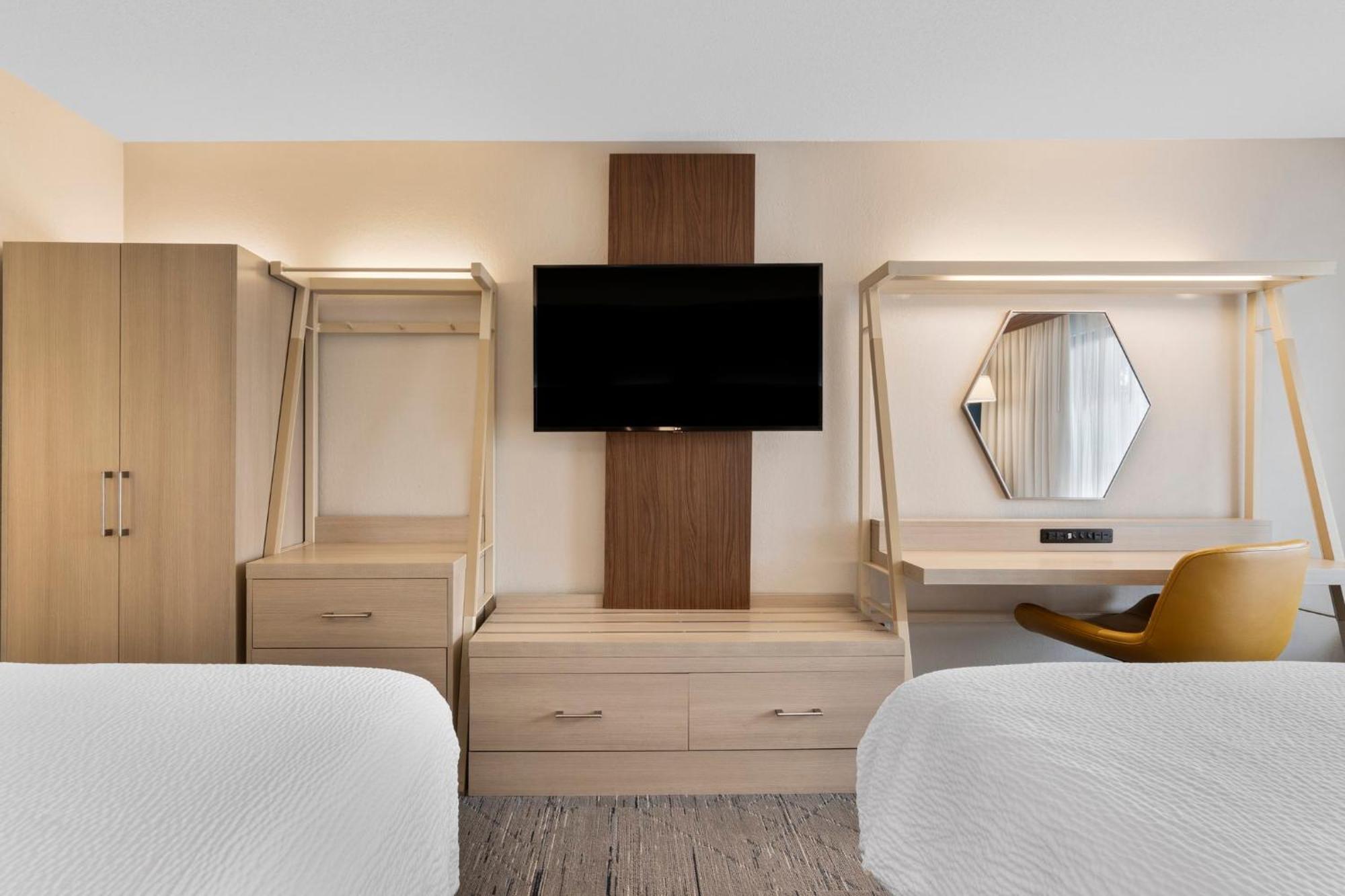 Express By Ihg Hotel 3*