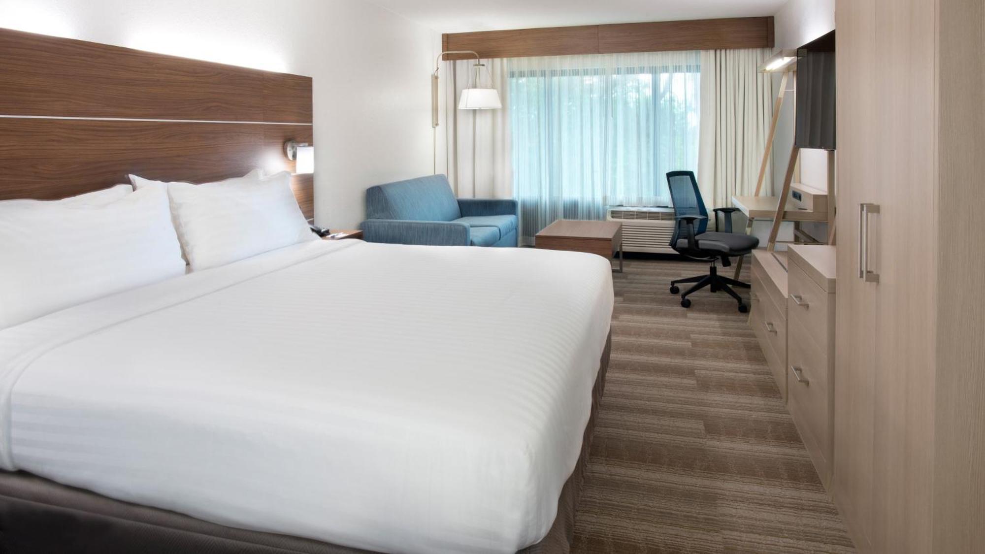 Express By Ihg Hotel 3*