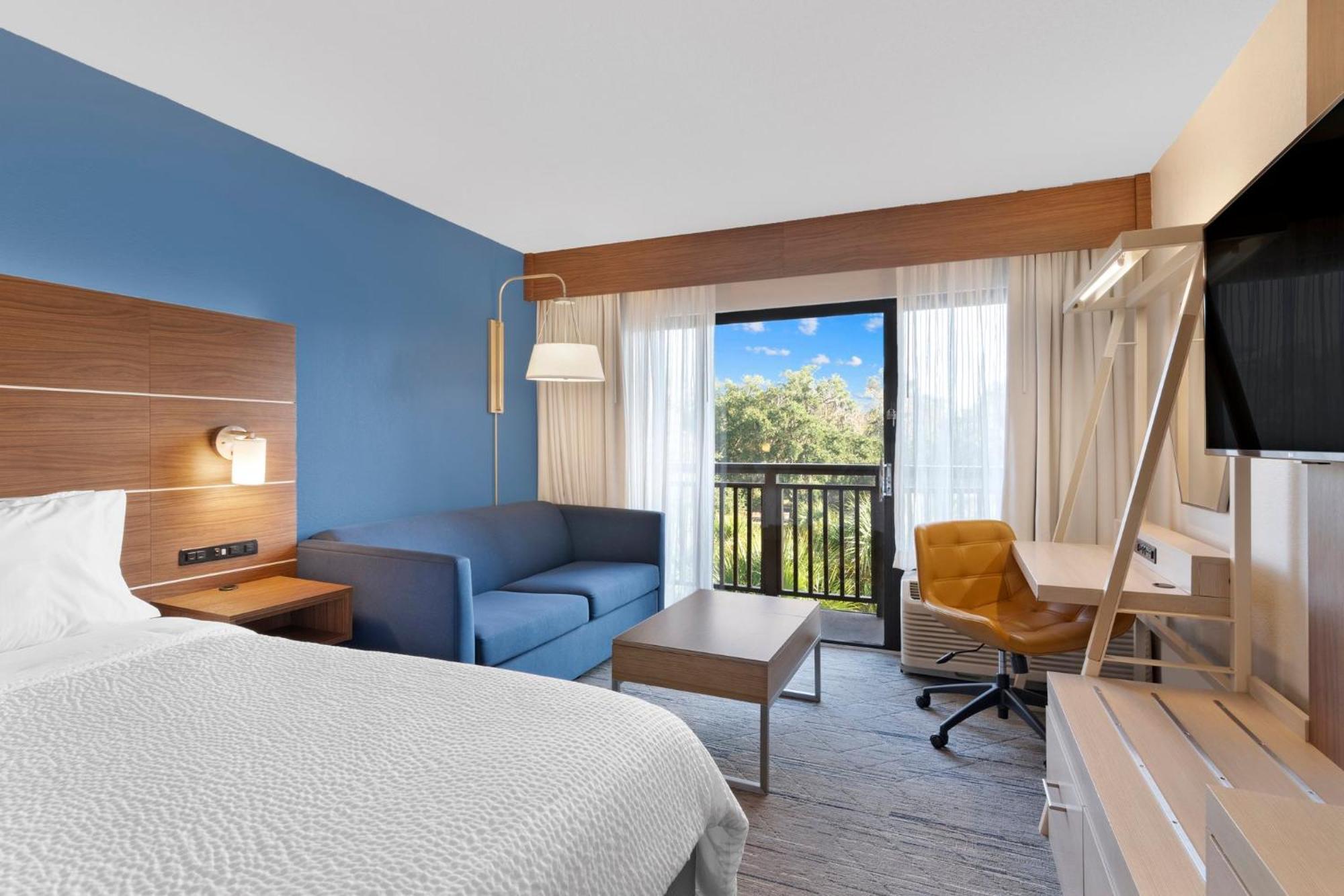 Holiday Express By Ihg Hotel 3*