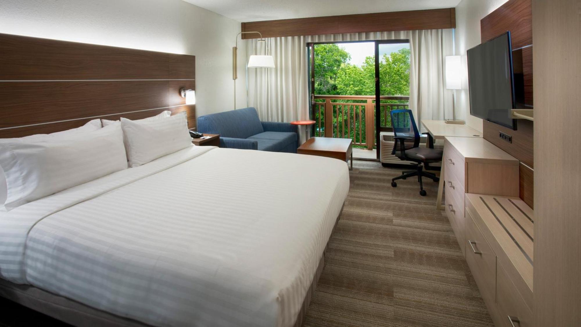 Hotel Holiday Express By Ihg 3*